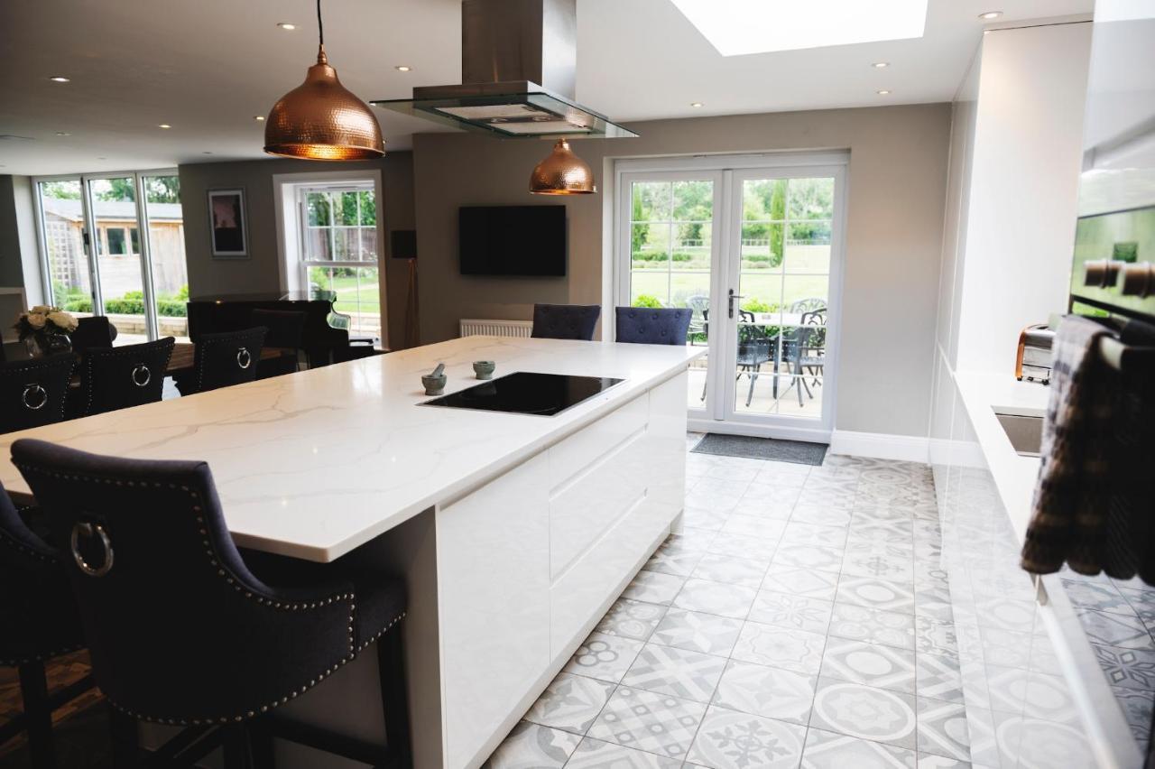 Large Country House - Hot Tub - Pool Table - Bbq - 5 Bedrooms - Log Burner Three Legged Cross Eksteriør bilde